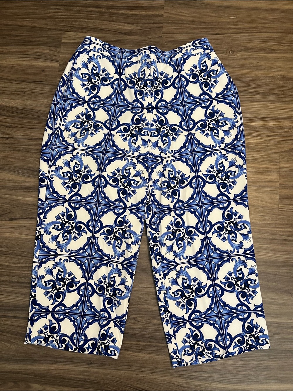 Women’s Blue and White Tile-Print dress Pants